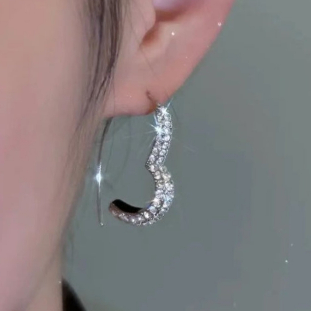 💜3/$25 NWT Silver Heart Zirconia Hoop Earrings - Picture 2 of 4